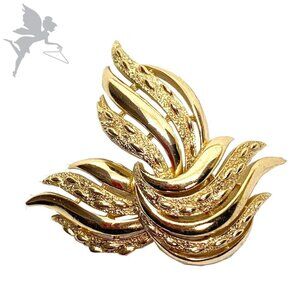VINTAGE CROWN TRIFARI MCM Gold Flame Swirl Pin